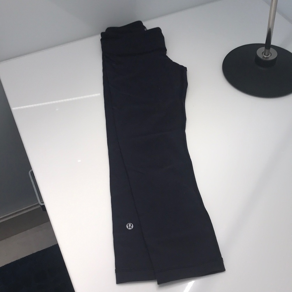 Navy Blue Cropped Lululemon Leggings